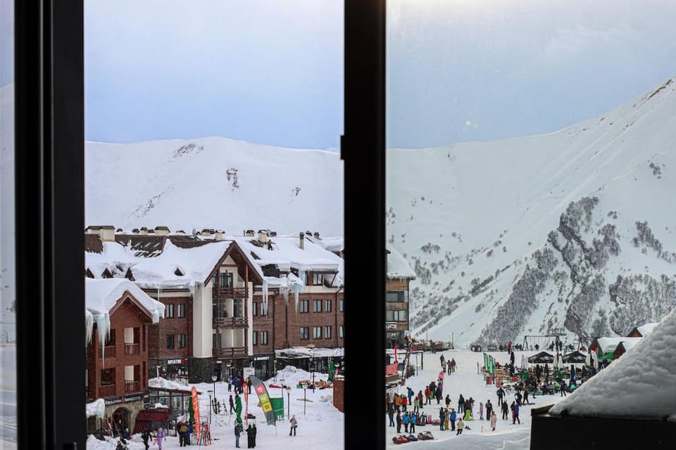 Nearby landmark, Day, People, Natural landscape, Winter, Mountain view, group of guests