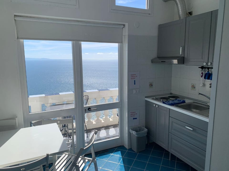 Natural landscape, Kitchen or kitchenette, Dining area, Sea view, oven, stove