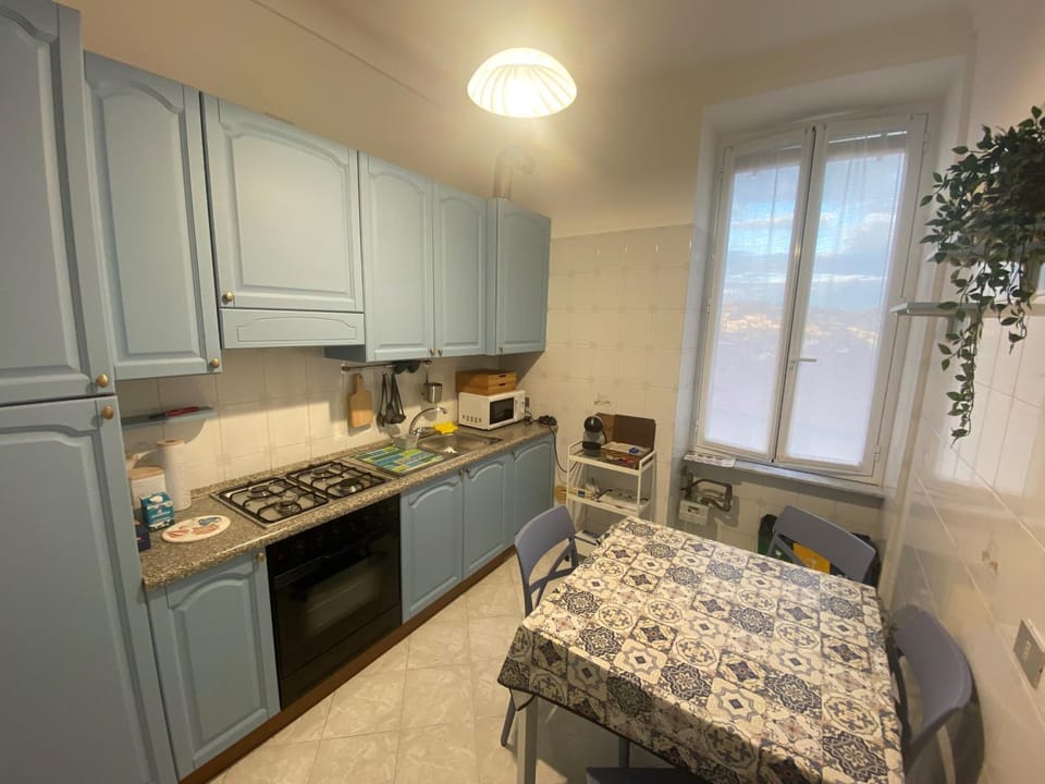 Kitchen or kitchenette, Dining area, oven, kitchen