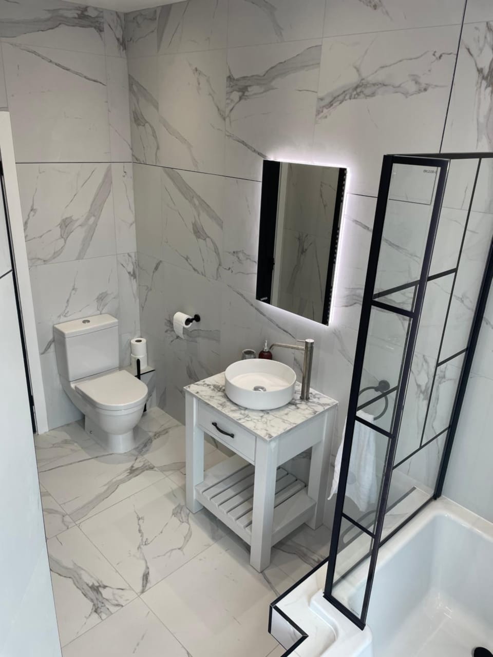 Shower, Toilet, Bathroom, towels