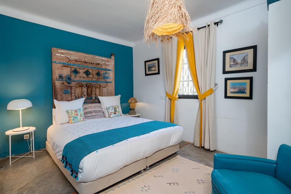 Bed, Living room, Photo of the whole room, Bedroom