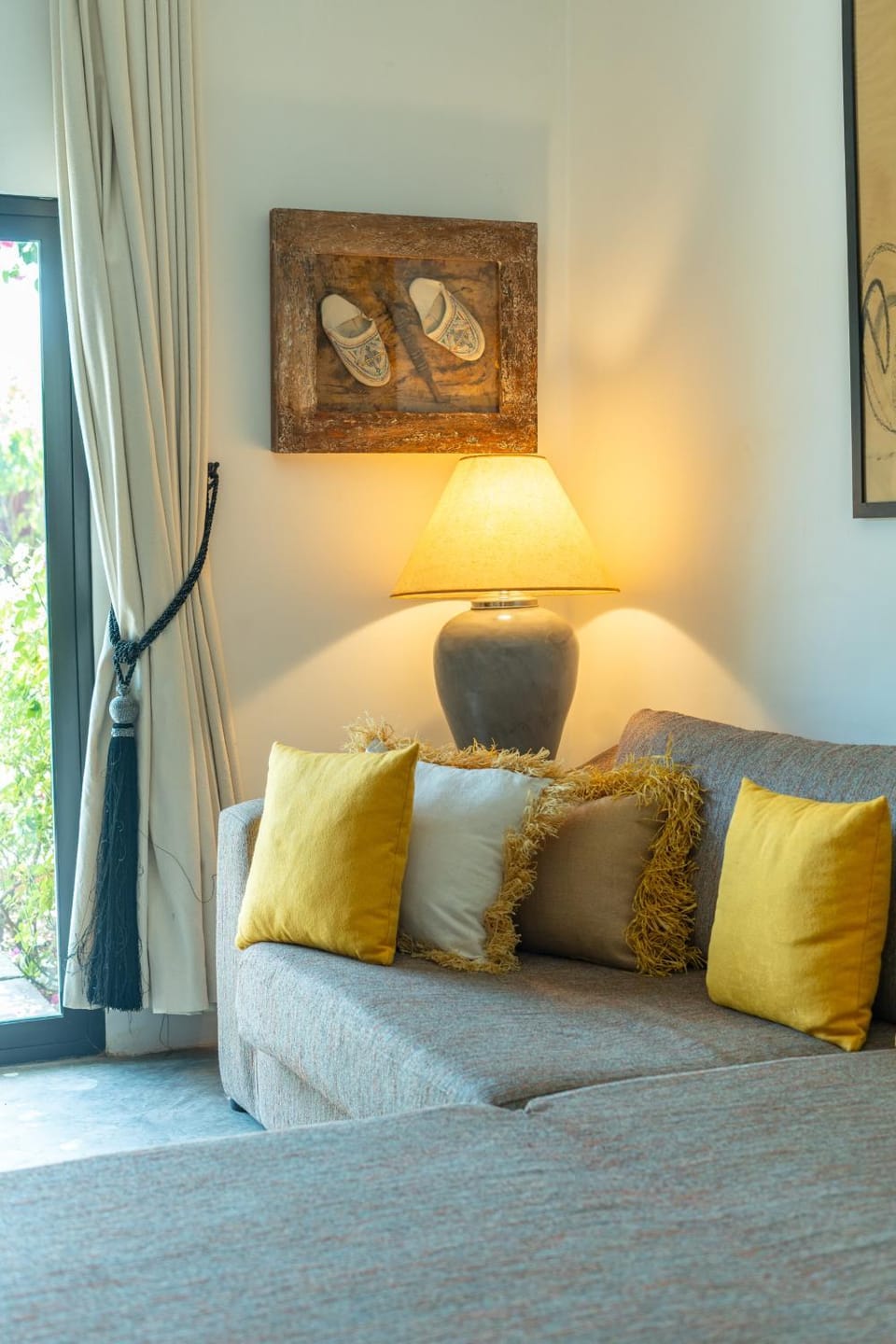 Bed, Living room, Photo of the whole room, Seating area, Bedroom