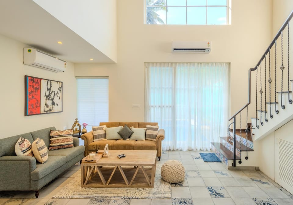 Living room, Seating area, air conditioner