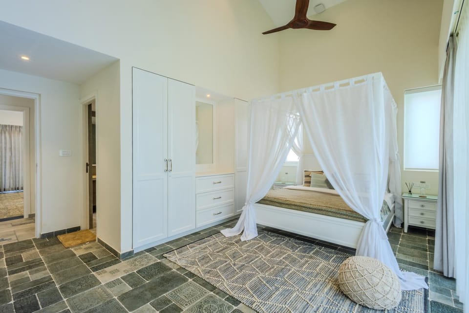 Bed, Photo of the whole room, Bedroom, towels, wardrobe