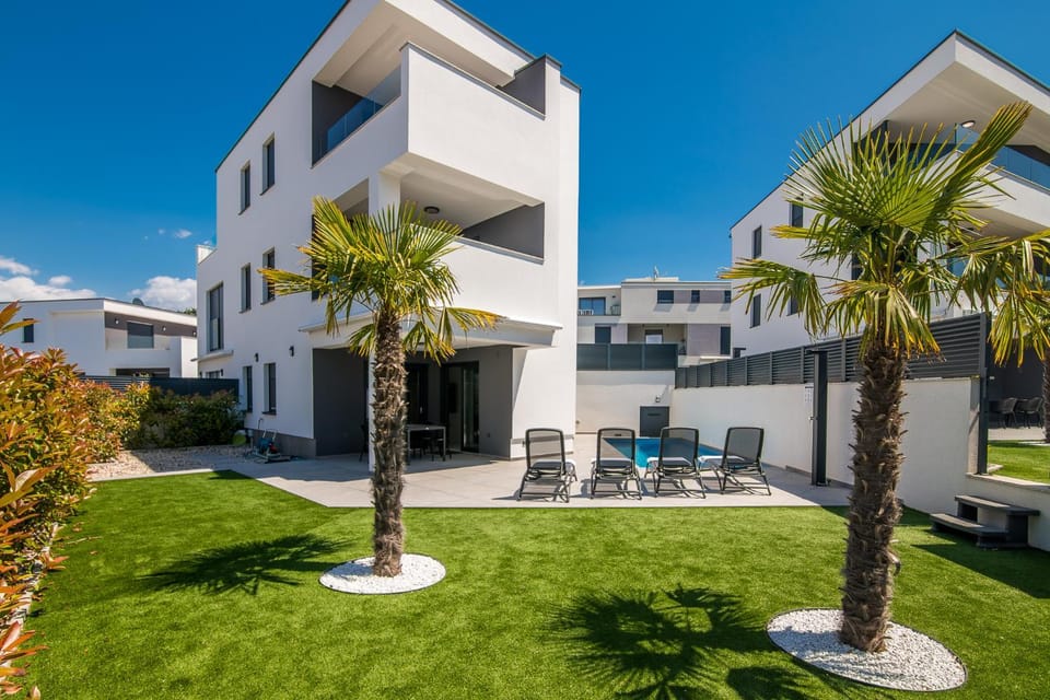 Property building, Swimming pool