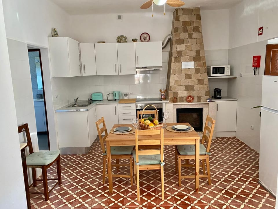 Kitchen or kitchenette, minibar, pet friendly, stove, toaster