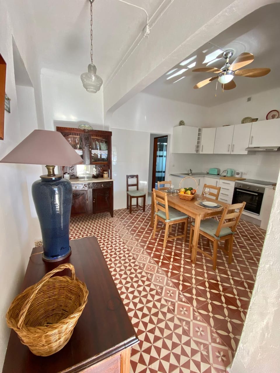 Kitchen or kitchenette, Seating area, fireplace, minibar, pet friendly, stove