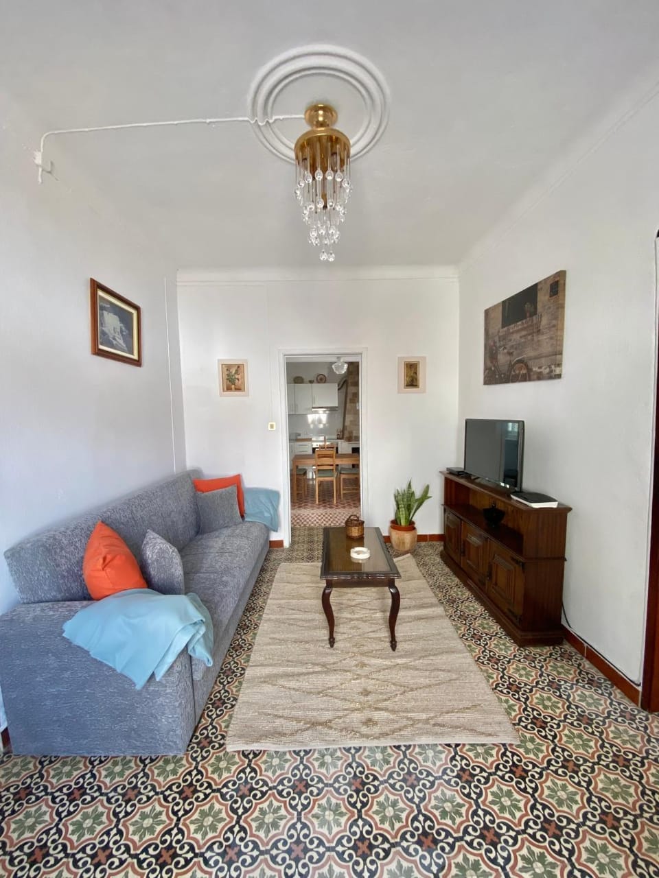 TV and multimedia, Living room, Evening entertainment