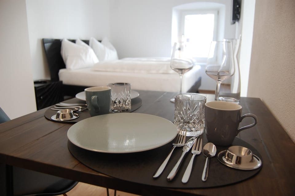 Photo of the whole room, Dining area