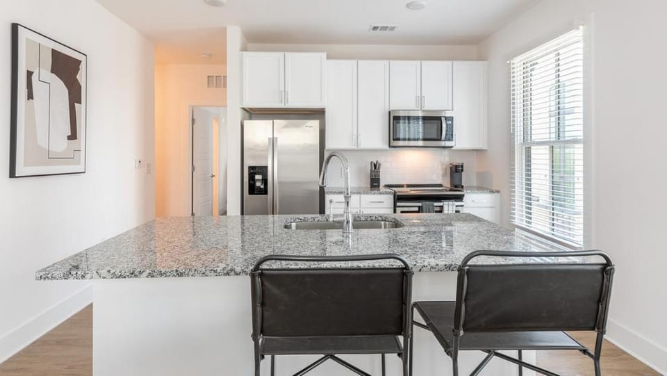 Landing Modern Apartment with Amazing Amenities (ID4314X66) Apartment in Charleston