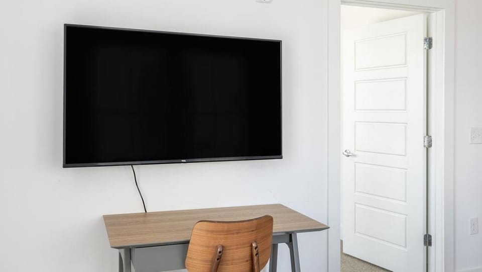 Landing Modern Apartment with Amazing Amenities (ID4314X66) Apartment in Charleston