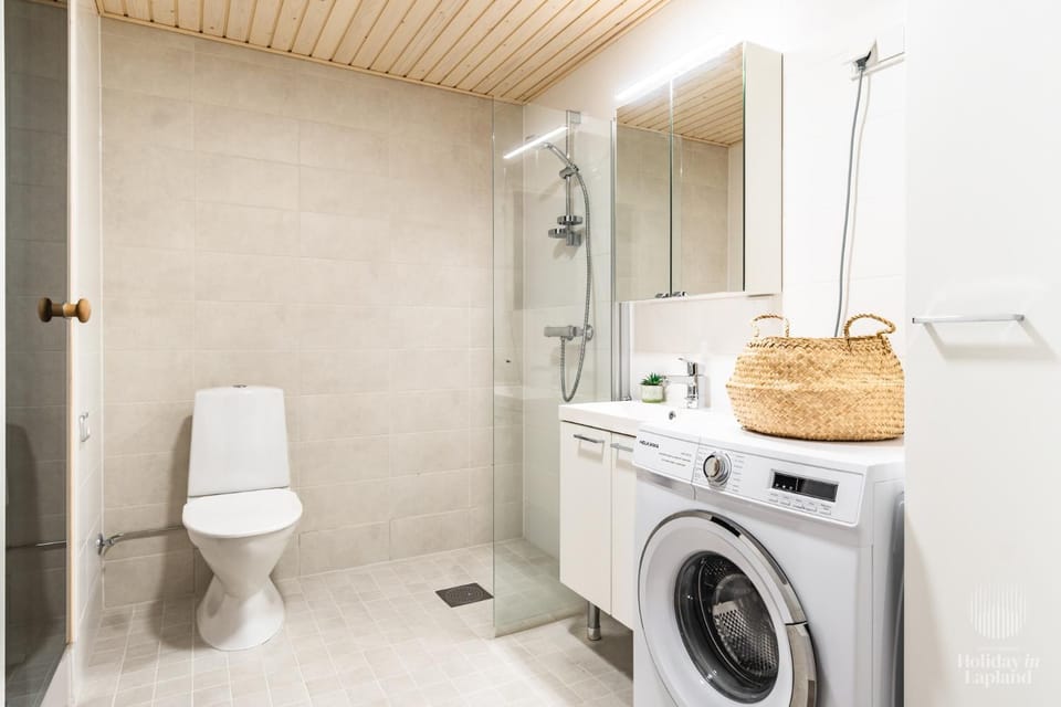 Shower, Toilet, Bathroom, laundry