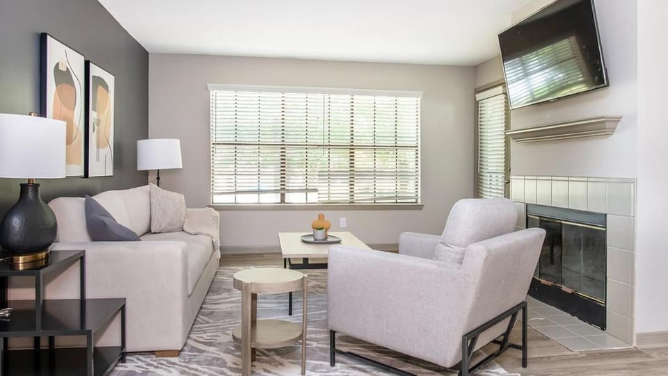 Landing Modern Apartment with Amazing Amenities (ID9791X24) Apartment in Huntsville