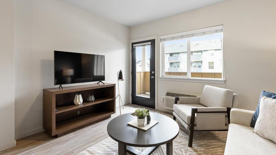 Landing Modern Apartment with Amazing Amenities (ID1779X58) Apartment in Washington