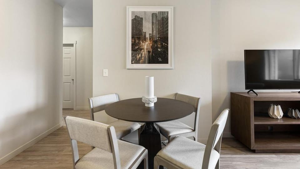 Landing Modern Apartment with Amazing Amenities (ID1779X58) Apartment in Washington