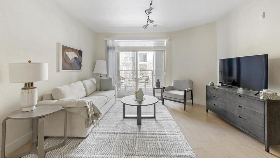 Landing Modern Apartment with Amazing Amenities (ID7325X38) Apartment in Lone Tree