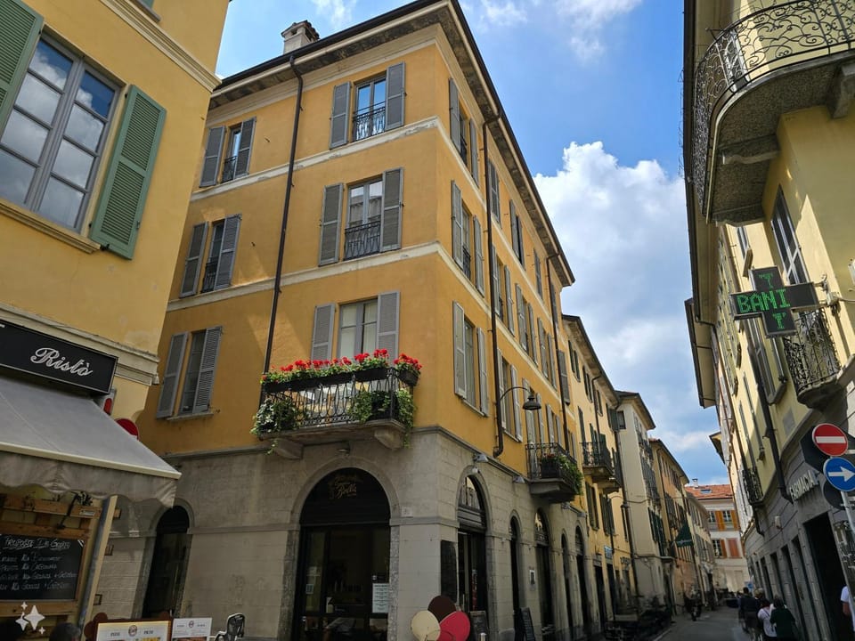 Russomanno Apartments Apartment in Como