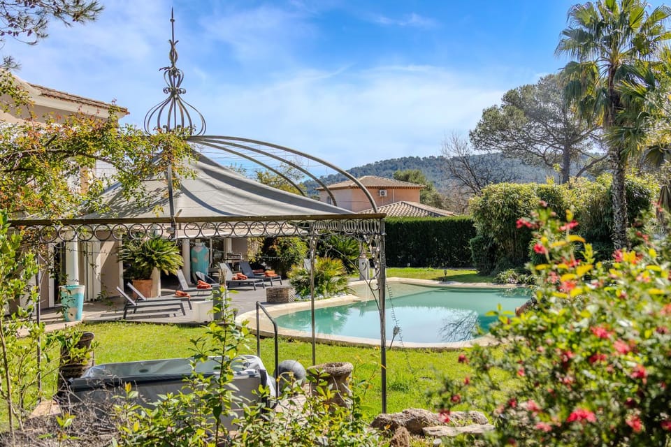 Villa Novalya avec piscine, jacuzzi et pétanque pour 10 personnes Villa in Hyères