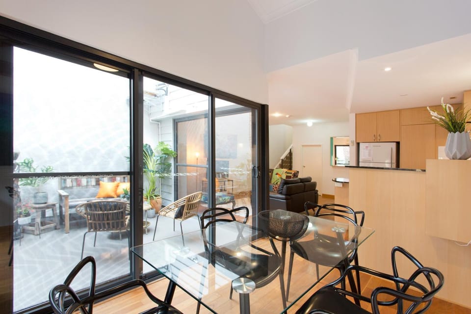Seating area, Dining area