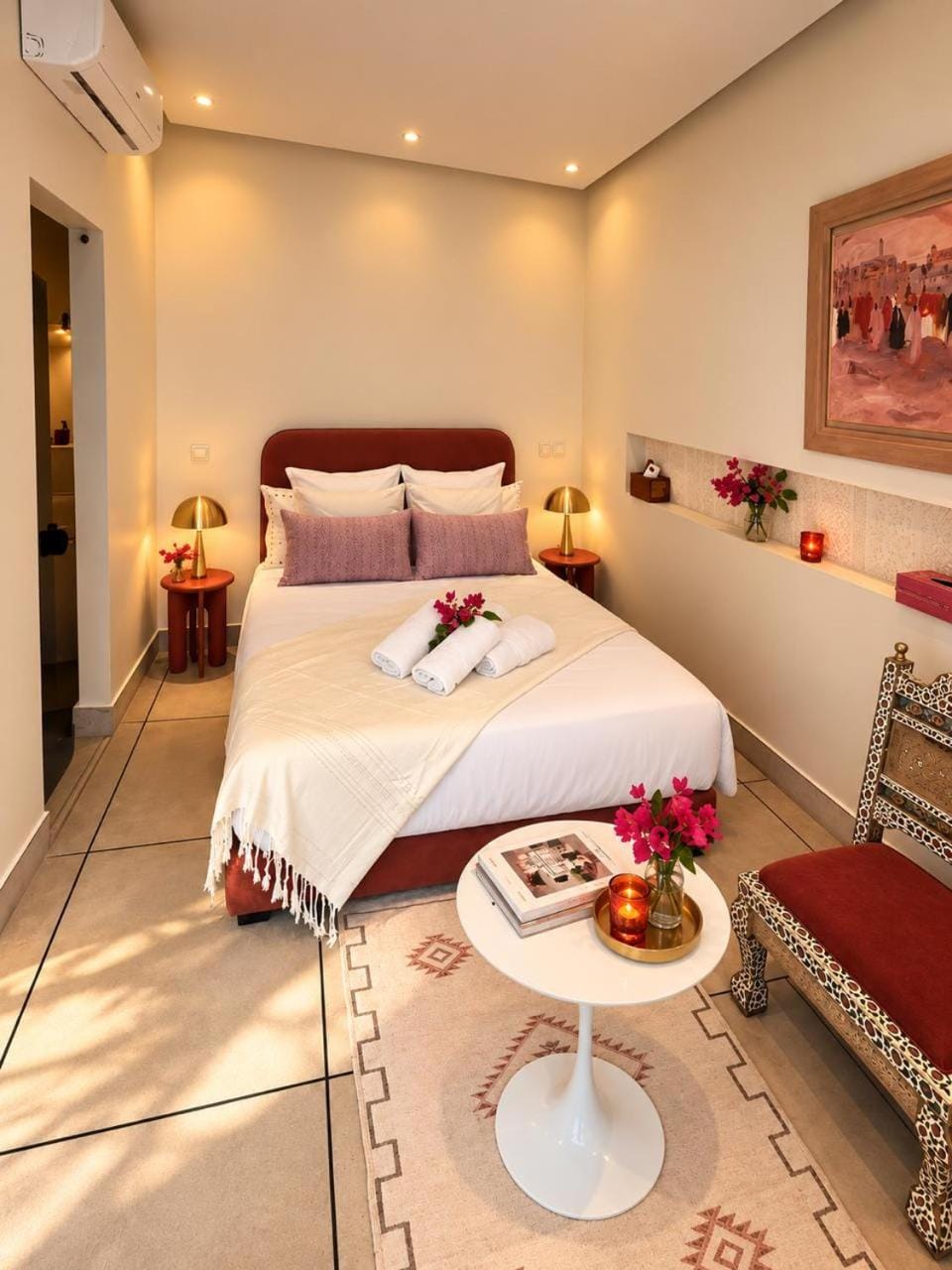Bed, Bedroom, towels