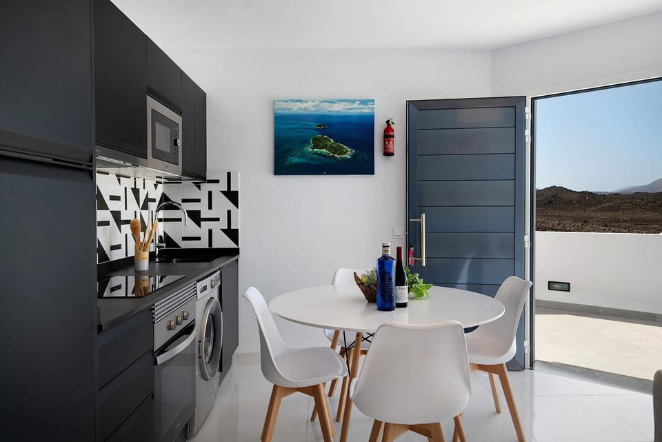 Property building, Kitchen or kitchenette, Living room