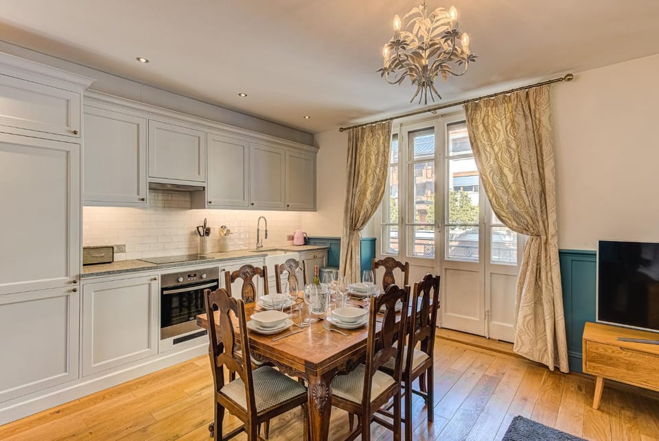 TV and multimedia, Kitchen or kitchenette, Living room, Seating area, Dining area, dishwasher, pet friendly, stove