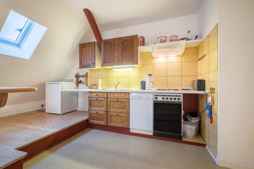 Property building, Kitchen or kitchenette, Living room