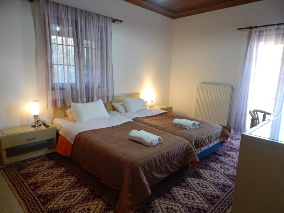 Παραδοσιακός Ξενώνας Αετορράχης - Aetorrachi's Traditional Guesthouse Bed and Breakfast in Greece