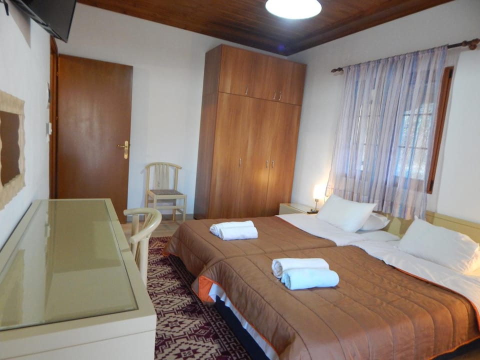 Παραδοσιακός Ξενώνας Αετορράχης - Aetorrachi's Traditional Guesthouse Bed and Breakfast in Greece
