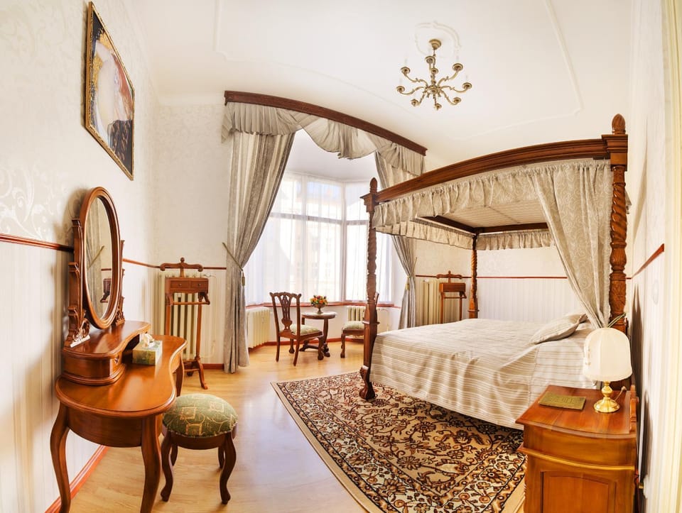 Bed, View (from property/room), Photo of the whole room, Bedroom