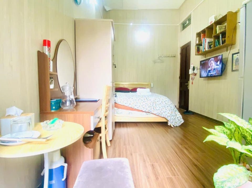 Cozy Homestay with Large bed, private bathroom, large Balcony Apartment in Hanoi