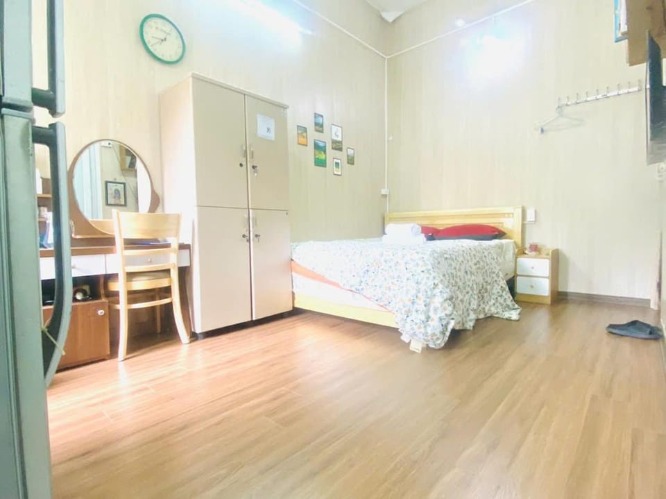 Cozy Homestay with Large bed, private bathroom, large Balcony Apartment in Hanoi