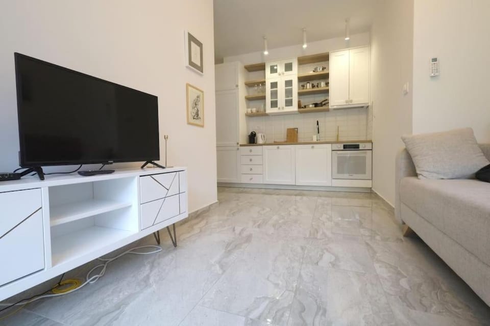 TV and multimedia, Kitchen or kitchenette, Living room