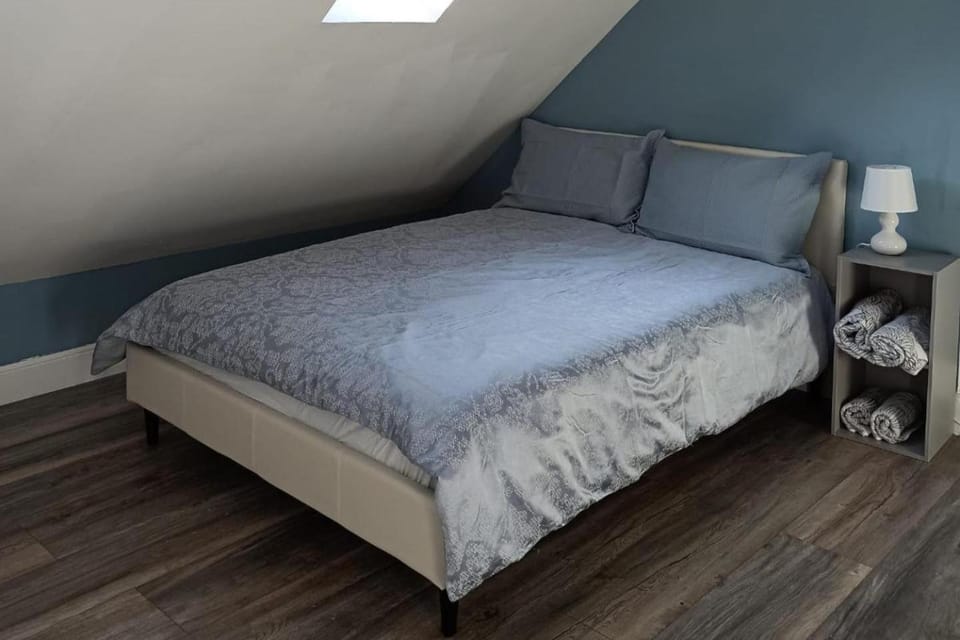 2 Bedroom Apt - Stunning Views Balcony Parking Apartment in Edinburgh