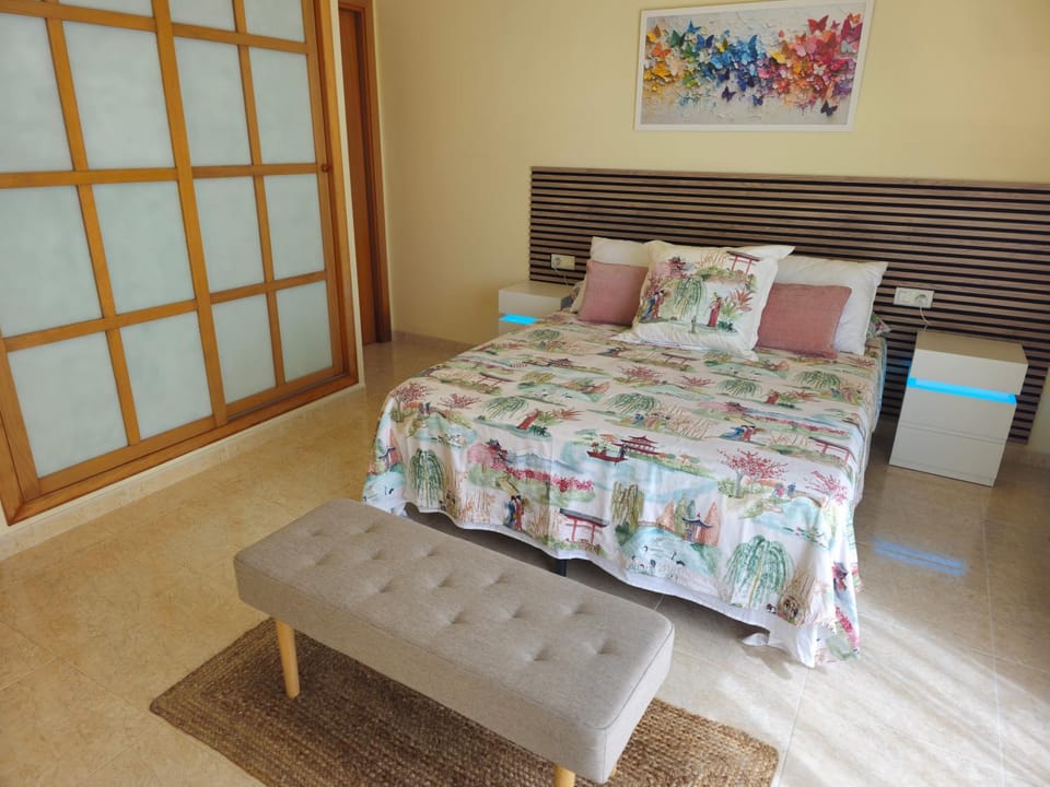 Bed, Photo of the whole room, Bedroom, air conditioner