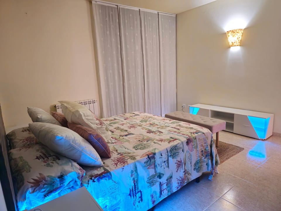 Bed, Seating area, Bedroom, air conditioner
