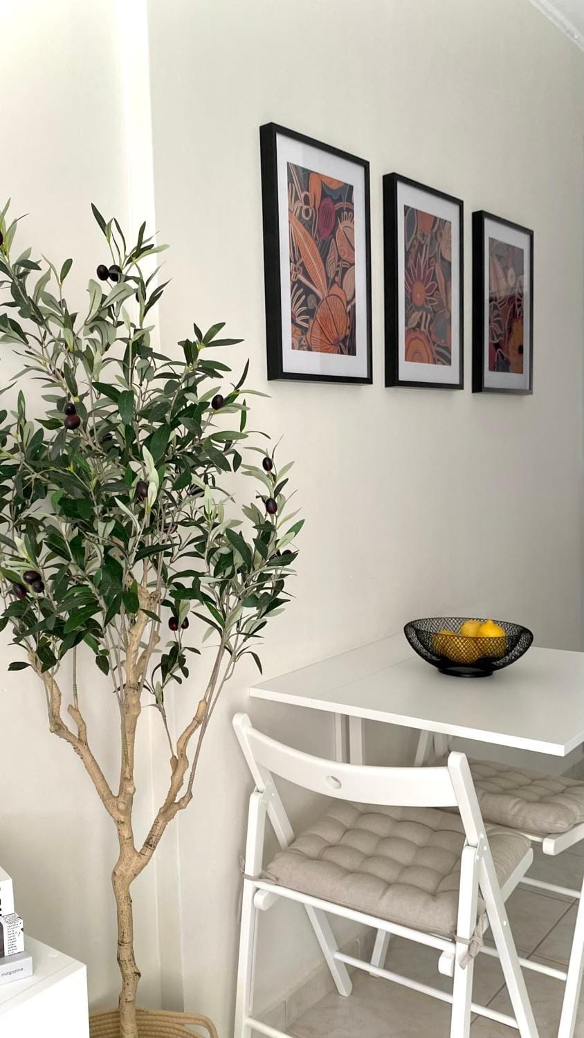 Living room, Decorative detail, Seating area, Dining area