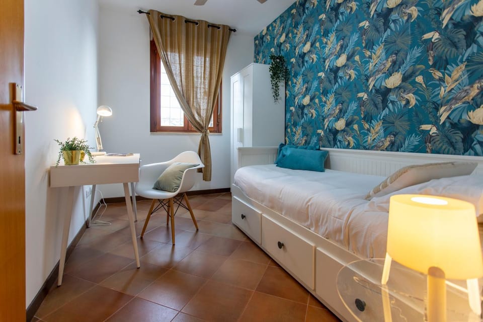 Photo of the whole room, Seating area, Bedroom