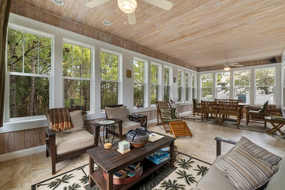 Patio, Seating area, Dining area, Area and facilities