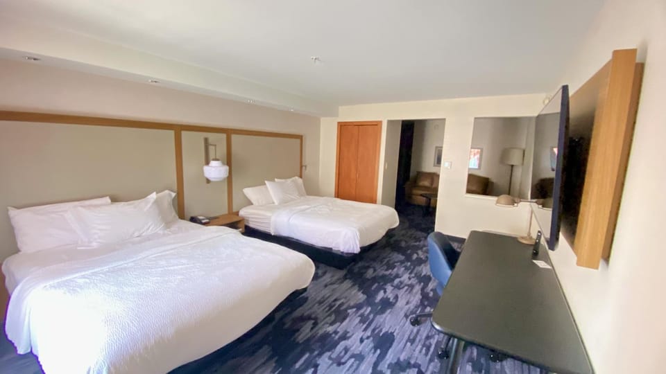 Bed, Photo of the whole room, towels