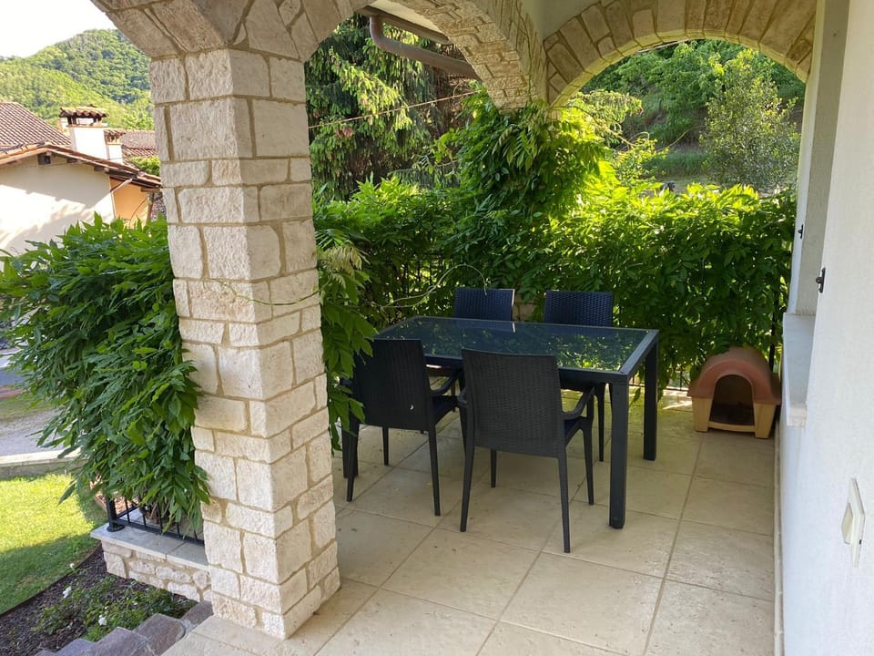 Spring, Day, Dining area, Garden view