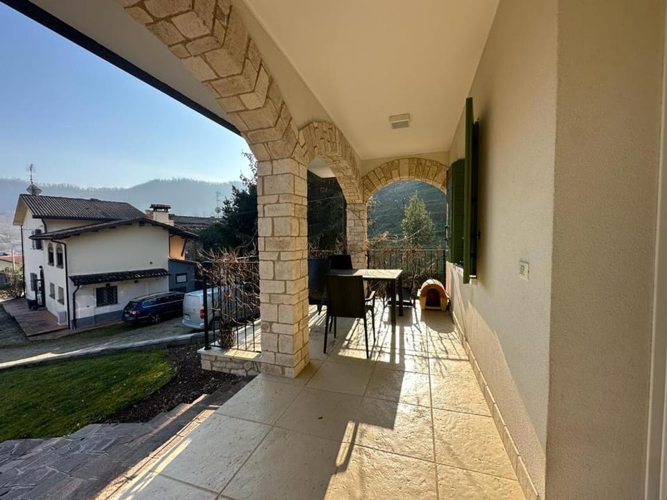Property building, Day, Natural landscape, View (from property/room), Balcony/Terrace, Balcony/Terrace, Dining area, Mountain view