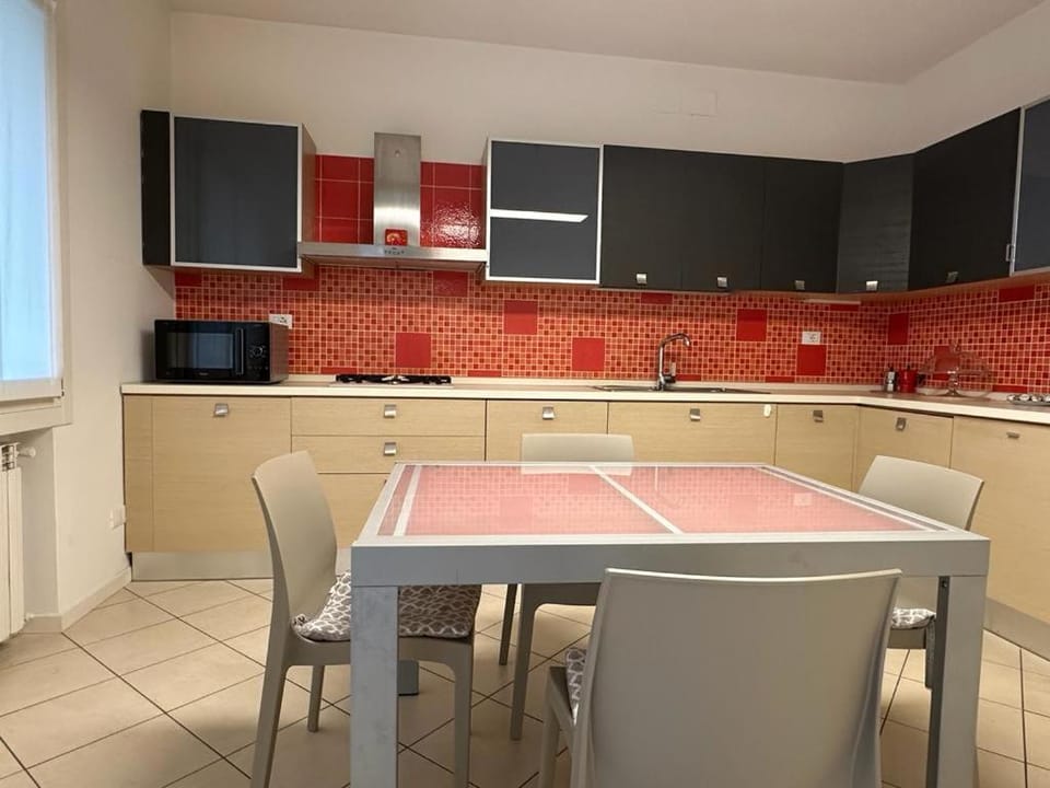Kitchen or kitchenette, Dining area, minibar, pet friendly, stove