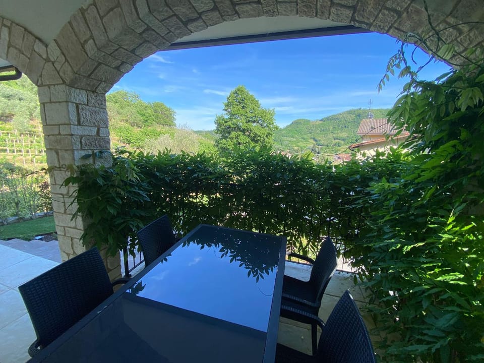 Spring, Day, Natural landscape, Garden, View (from property/room), Balcony/Terrace, Dining area, Garden view, Mountain view
