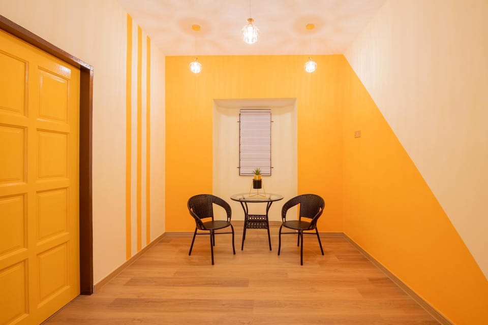 Seating area, Dining area