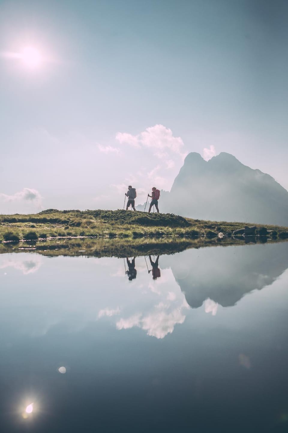 Hiking, Lake view, Mountain view, group of guests