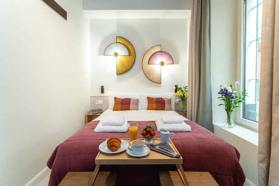 Bedroom, Breakfast