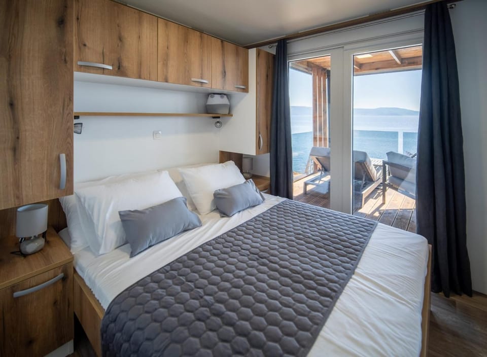 Bed, Bedroom, Sea view