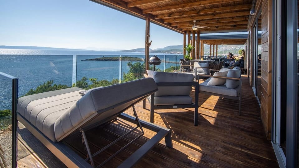 Day, Natural landscape, Balcony/Terrace, Balcony/Terrace, Seating area, Sea view