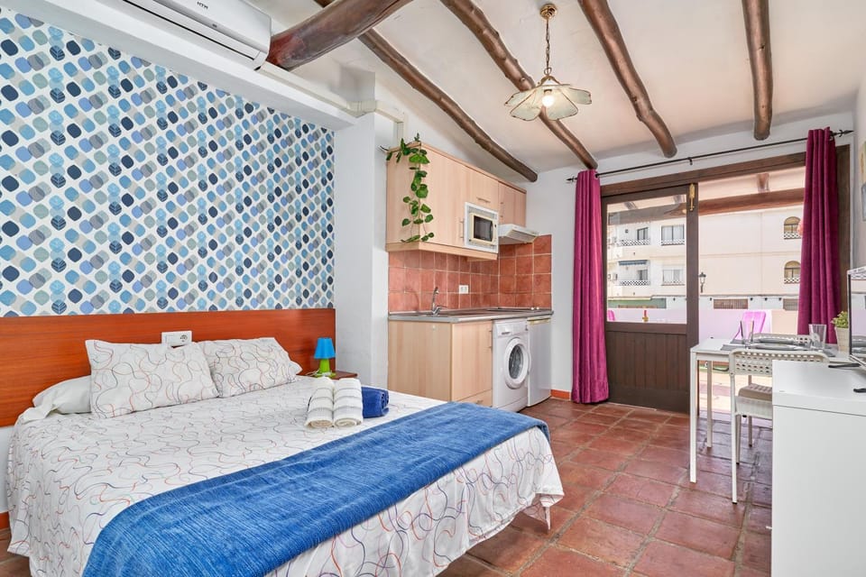 Property building, Living room, Bedroom